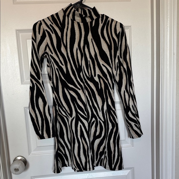 Zara Black and Cream Animal Print Long Sleeve Dress - Picture 2 of 8